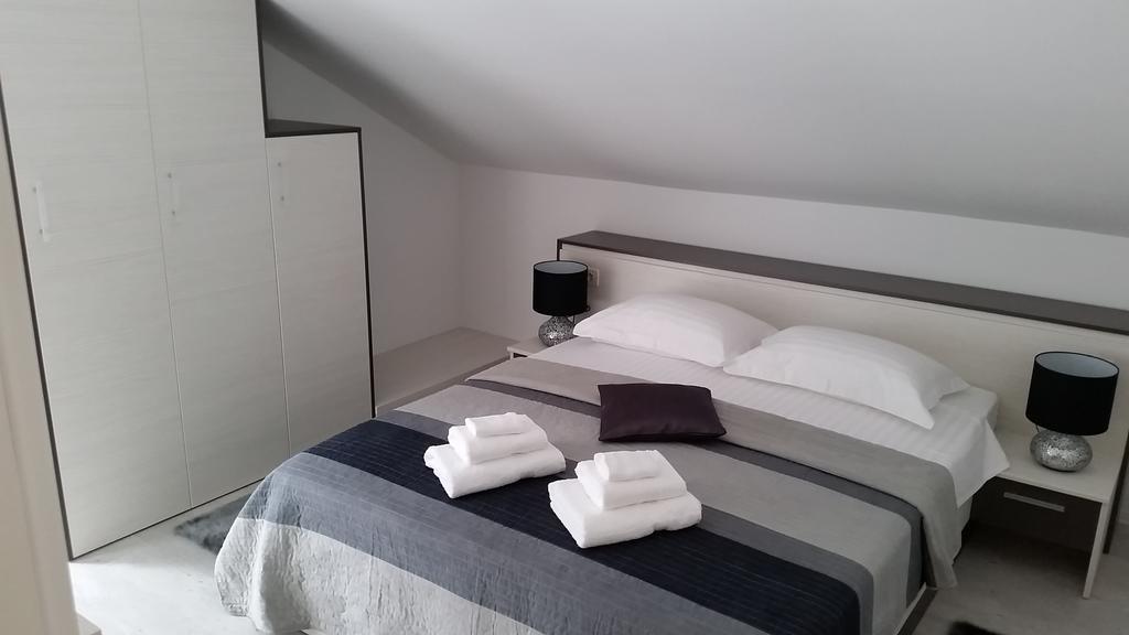 Apartments Sanja トロギール エクステリア 写真