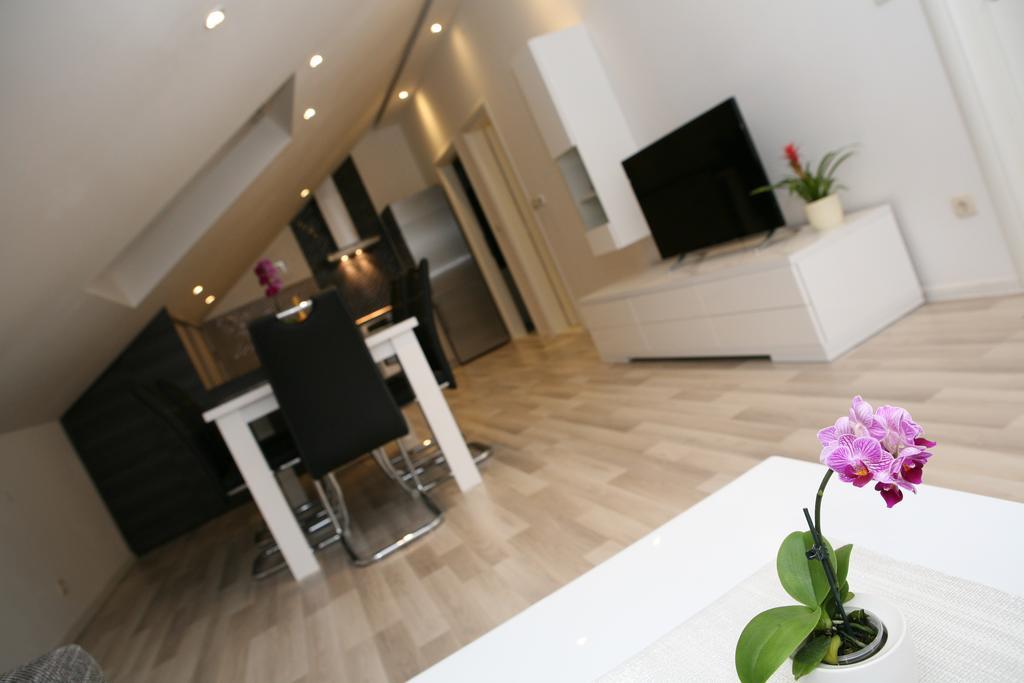 Apartments Sanja トロギール エクステリア 写真